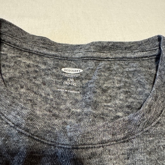 Old Navy Girls Size Large 10/12 Kids Charcoal Gray T-Shirt with Red Stripes - Picture 4 of 5